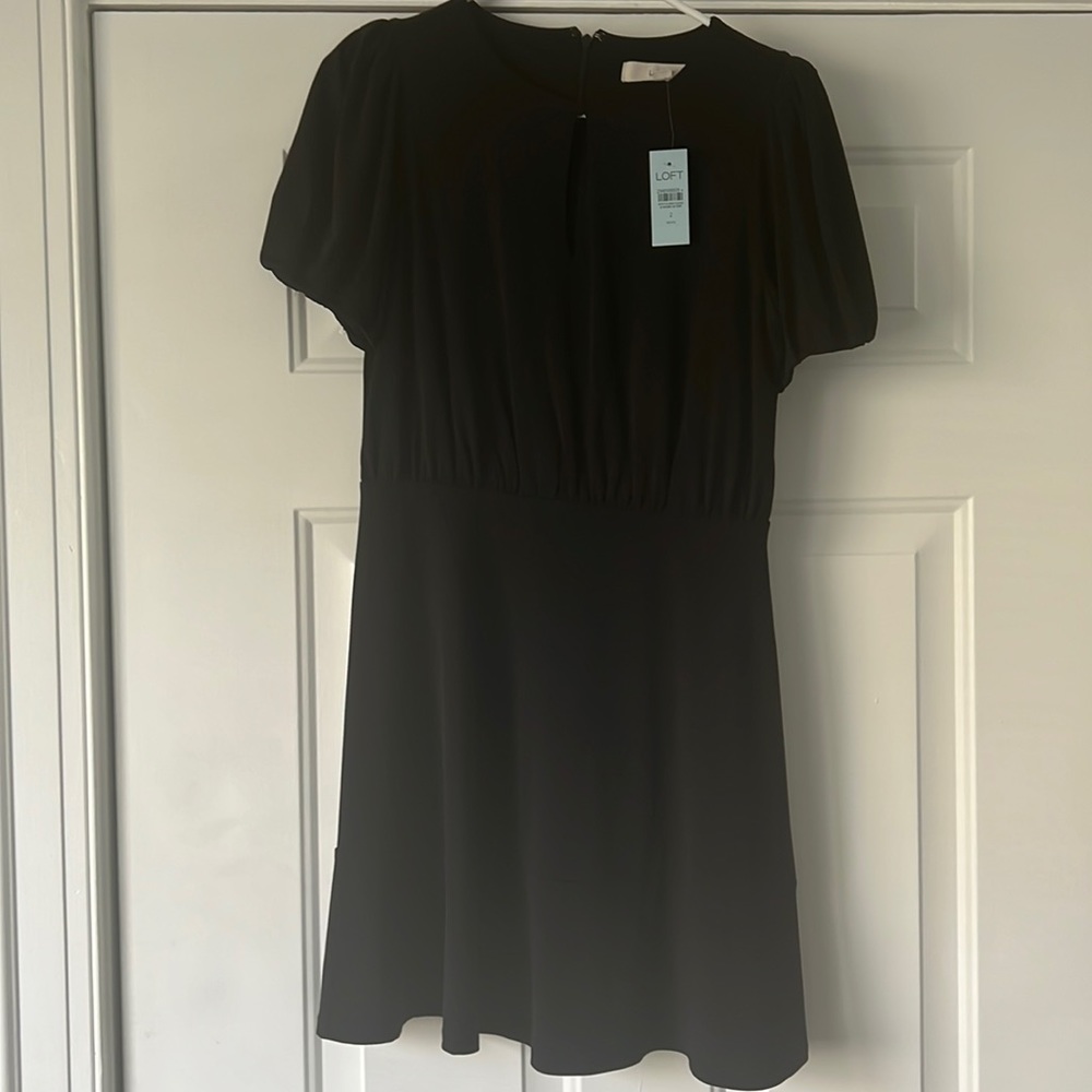 NWT Loft dress with keyhole front and puff sleeve
